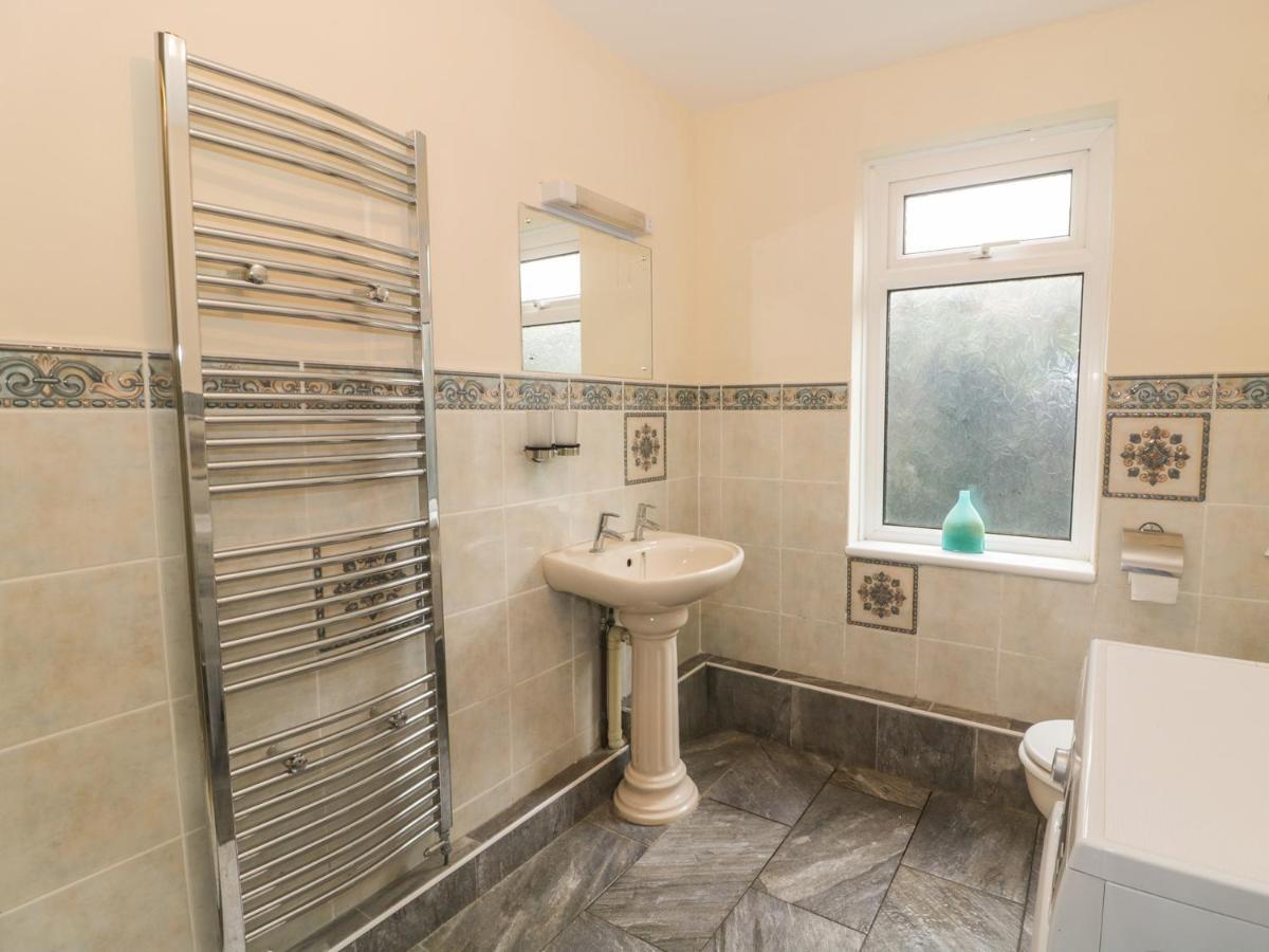 Ffynnonlwyd Cottage Llangynin Eksteriør billede