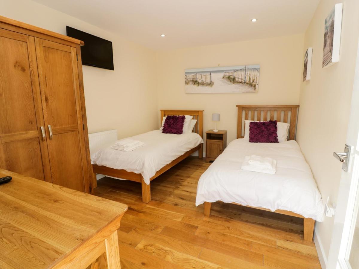 Ffynnonlwyd Cottage Llangynin Eksteriør billede